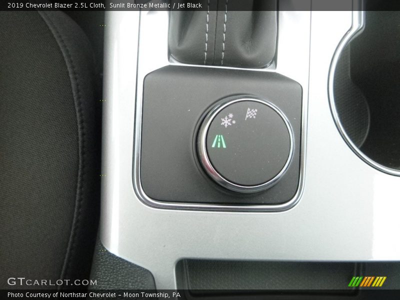 Sunlit Bronze Metallic / Jet Black 2019 Chevrolet Blazer 2.5L Cloth