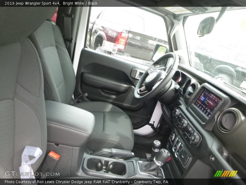 Bright White / Black 2019 Jeep Wrangler Sport 4x4