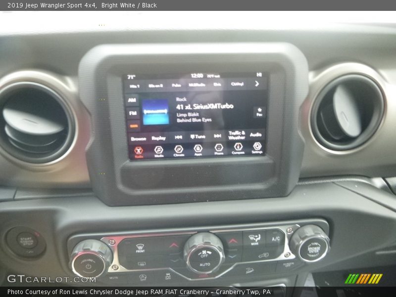 Bright White / Black 2019 Jeep Wrangler Sport 4x4