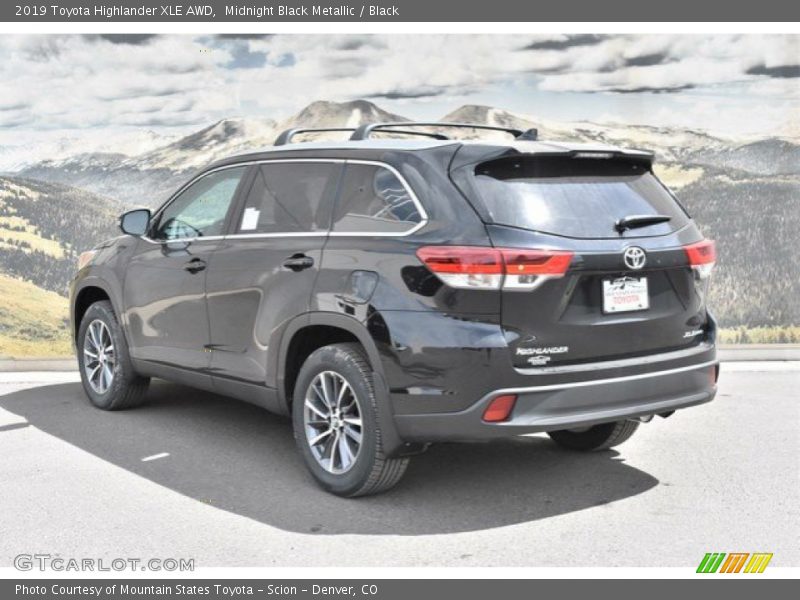 Midnight Black Metallic / Black 2019 Toyota Highlander XLE AWD