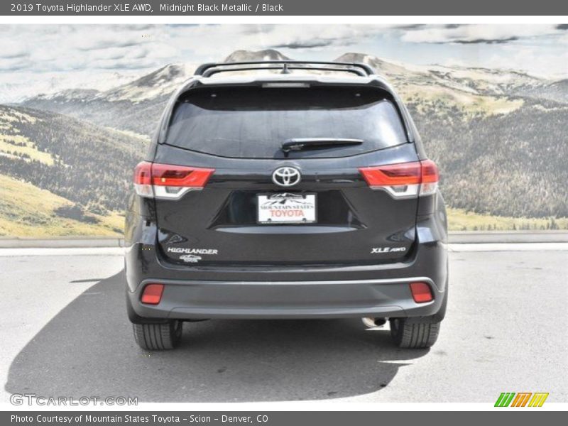Midnight Black Metallic / Black 2019 Toyota Highlander XLE AWD