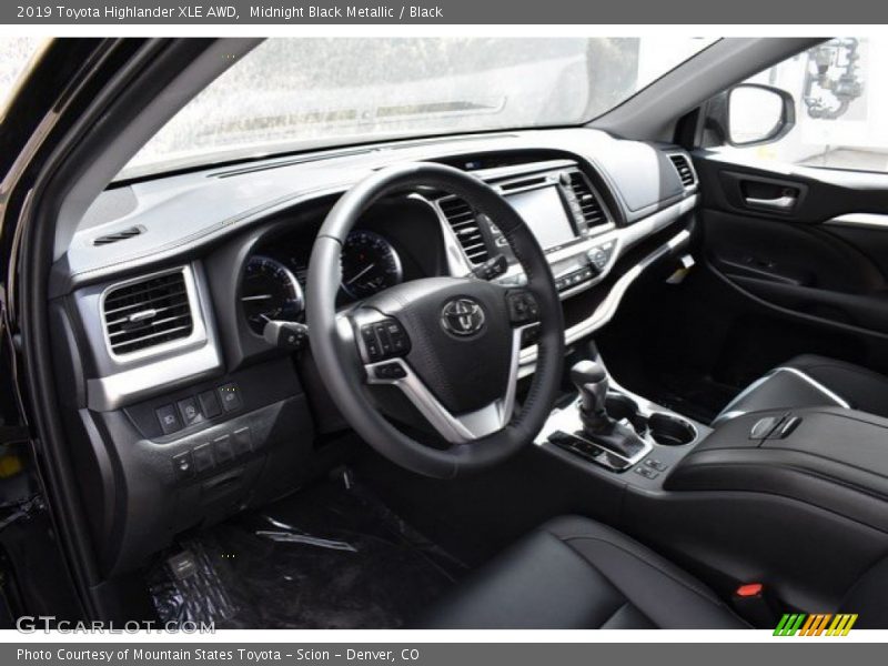 Midnight Black Metallic / Black 2019 Toyota Highlander XLE AWD