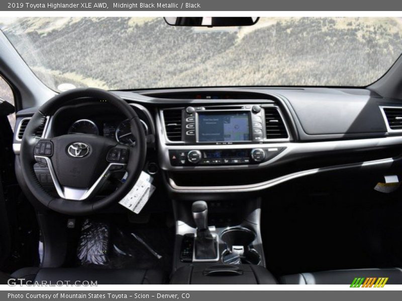 Midnight Black Metallic / Black 2019 Toyota Highlander XLE AWD