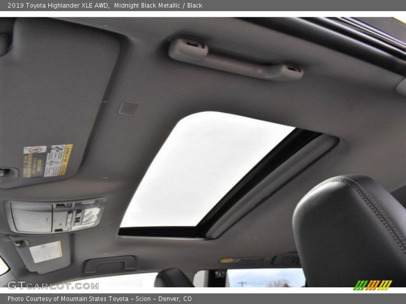 Midnight Black Metallic / Black 2019 Toyota Highlander XLE AWD