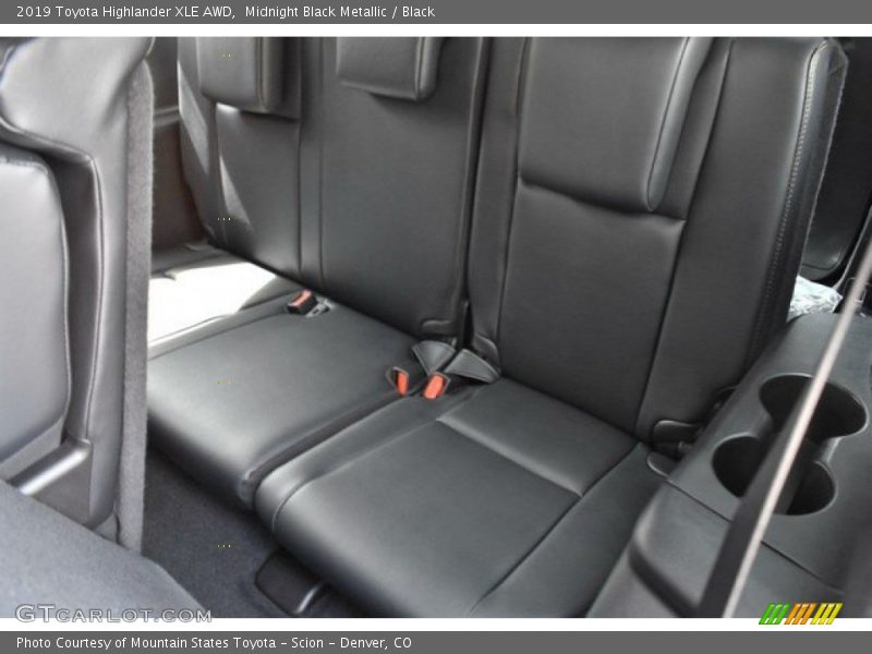 Midnight Black Metallic / Black 2019 Toyota Highlander XLE AWD