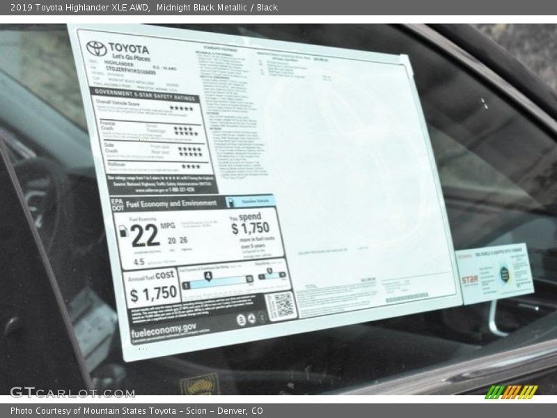 Midnight Black Metallic / Black 2019 Toyota Highlander XLE AWD