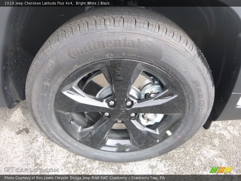 Bright White / Black 2019 Jeep Cherokee Latitude Plus 4x4