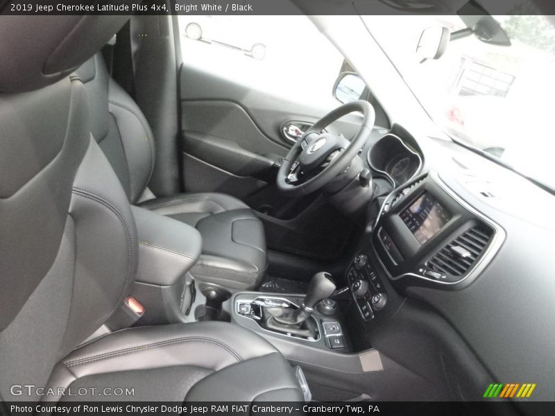 Bright White / Black 2019 Jeep Cherokee Latitude Plus 4x4