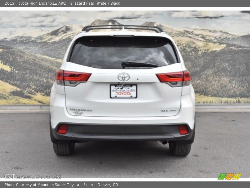 Blizzard Pearl White / Black 2019 Toyota Highlander XLE AWD