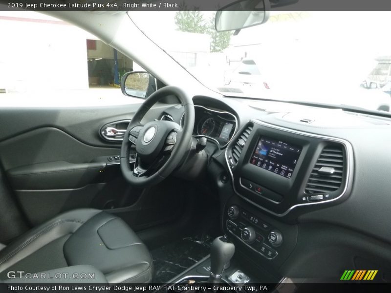 Bright White / Black 2019 Jeep Cherokee Latitude Plus 4x4