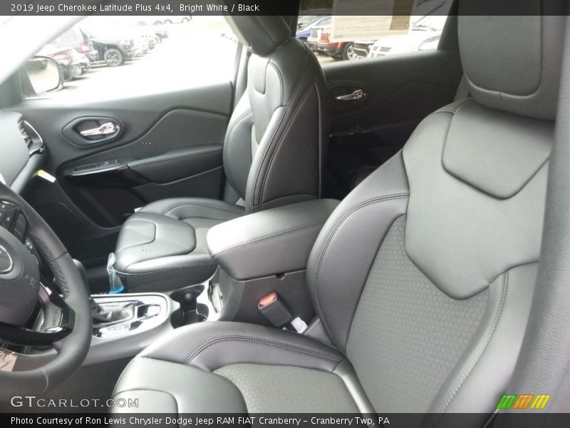 Bright White / Black 2019 Jeep Cherokee Latitude Plus 4x4