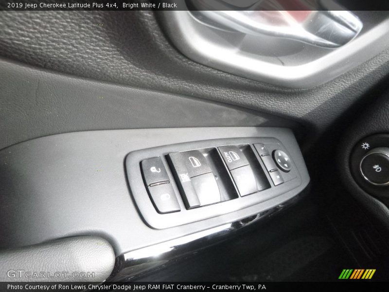 Bright White / Black 2019 Jeep Cherokee Latitude Plus 4x4