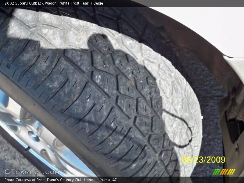 White Frost Pearl / Beige 2002 Subaru Outback Wagon