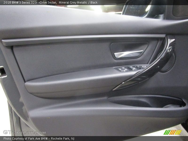 Mineral Grey Metallic / Black 2018 BMW 3 Series 320i xDrive Sedan