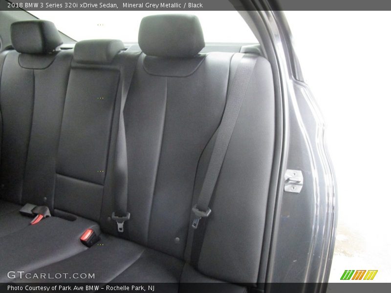 Mineral Grey Metallic / Black 2018 BMW 3 Series 320i xDrive Sedan