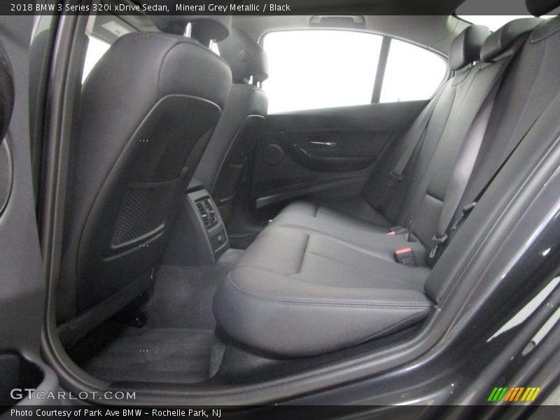 Mineral Grey Metallic / Black 2018 BMW 3 Series 320i xDrive Sedan