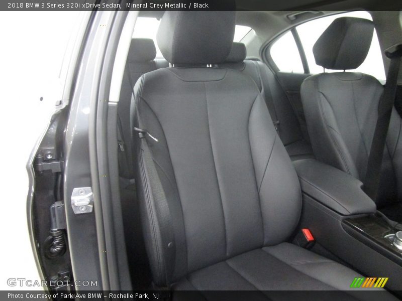Mineral Grey Metallic / Black 2018 BMW 3 Series 320i xDrive Sedan