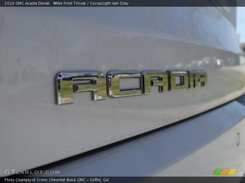 White Frost Tricoat / Cocoa/Light Ash Gray 2019 GMC Acadia Denali