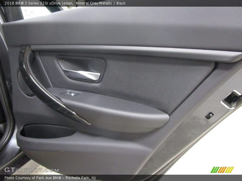 Mineral Grey Metallic / Black 2018 BMW 3 Series 320i xDrive Sedan