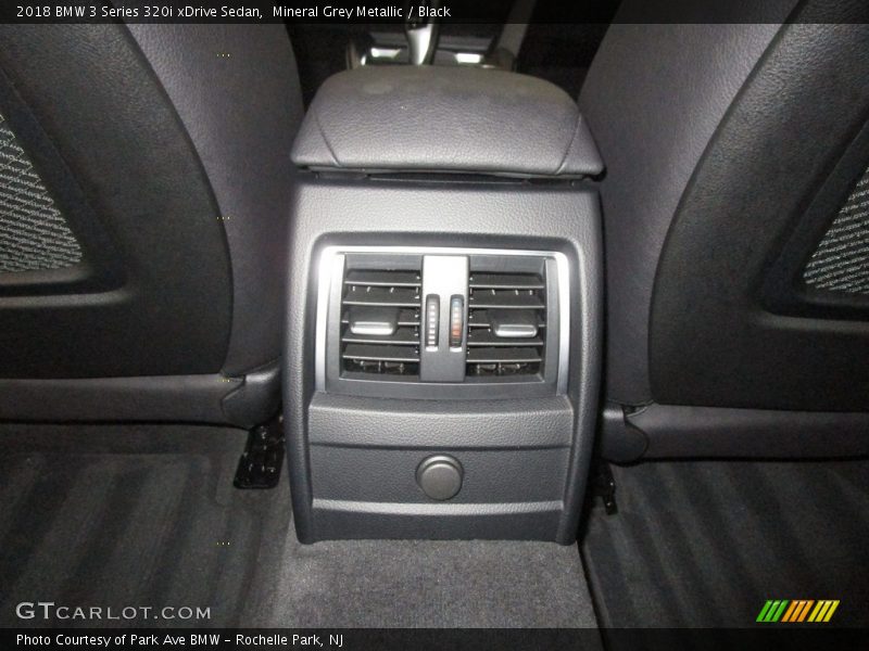 Mineral Grey Metallic / Black 2018 BMW 3 Series 320i xDrive Sedan