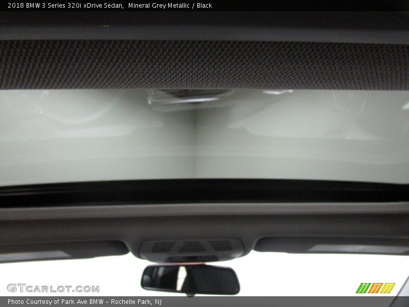 Mineral Grey Metallic / Black 2018 BMW 3 Series 320i xDrive Sedan