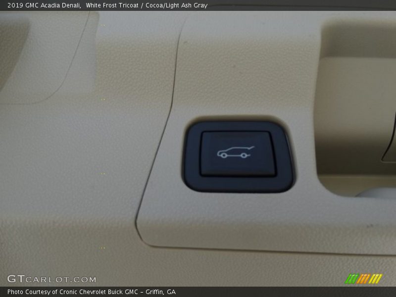White Frost Tricoat / Cocoa/Light Ash Gray 2019 GMC Acadia Denali