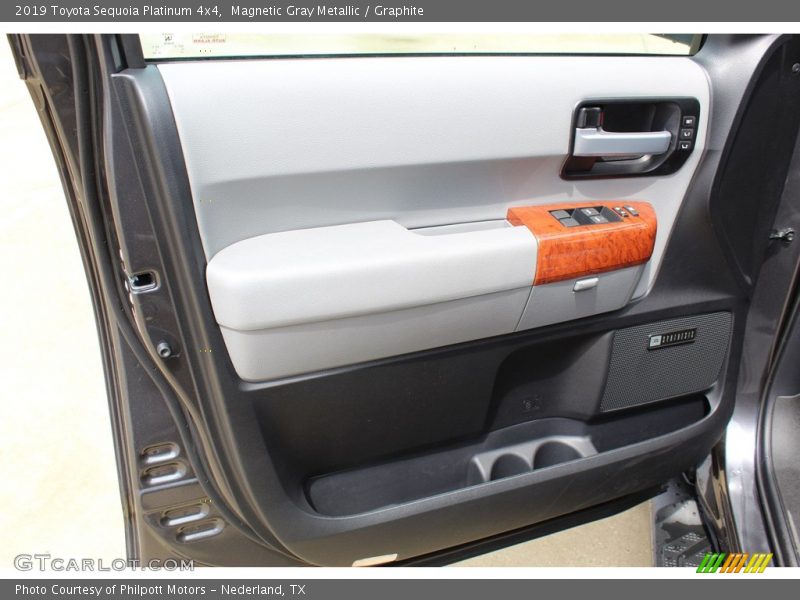 Magnetic Gray Metallic / Graphite 2019 Toyota Sequoia Platinum 4x4