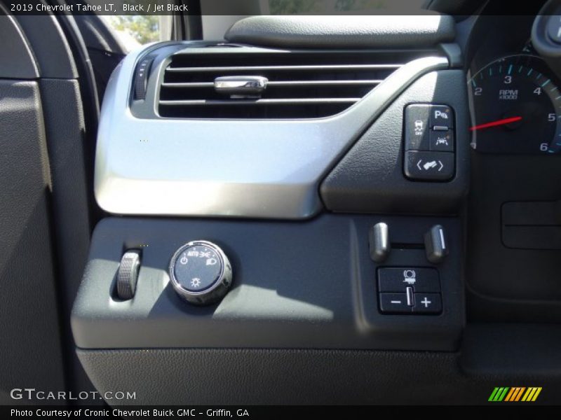 Controls of 2019 Tahoe LT