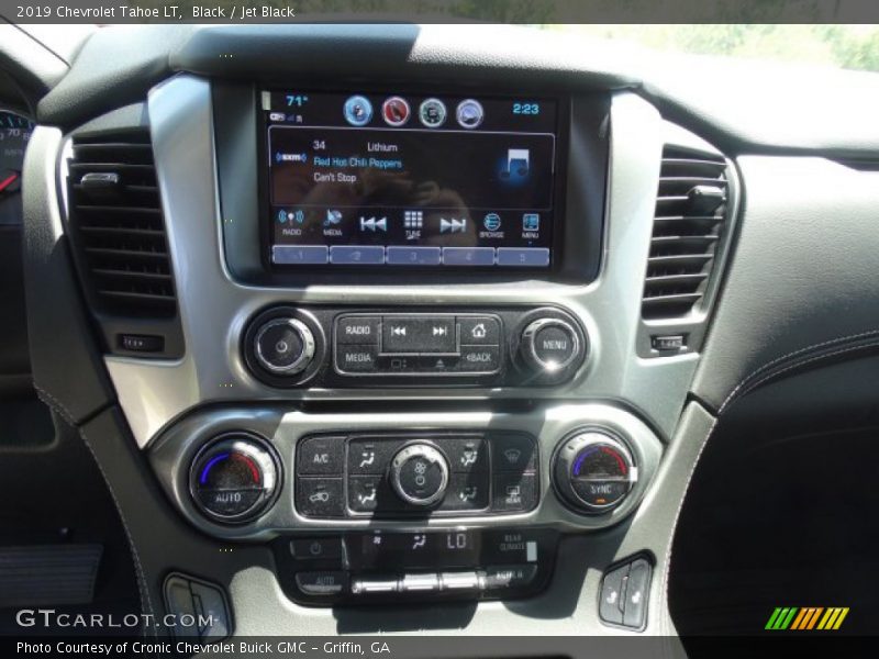 Controls of 2019 Tahoe LT