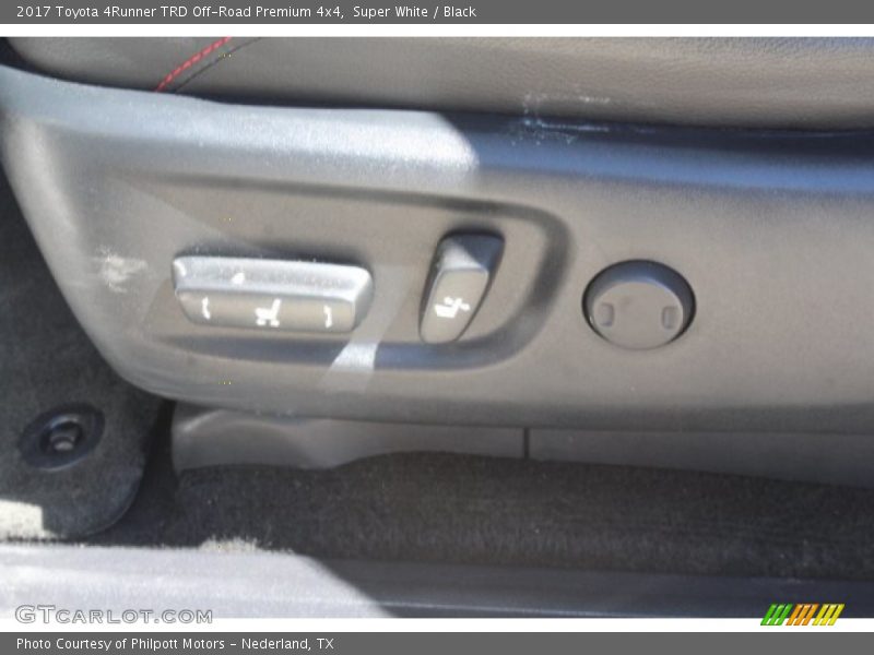 Super White / Black 2017 Toyota 4Runner TRD Off-Road Premium 4x4