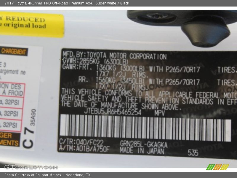 Super White / Black 2017 Toyota 4Runner TRD Off-Road Premium 4x4
