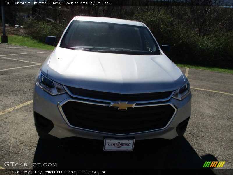 Silver Ice Metallic / Jet Black 2019 Chevrolet Traverse LS AWD