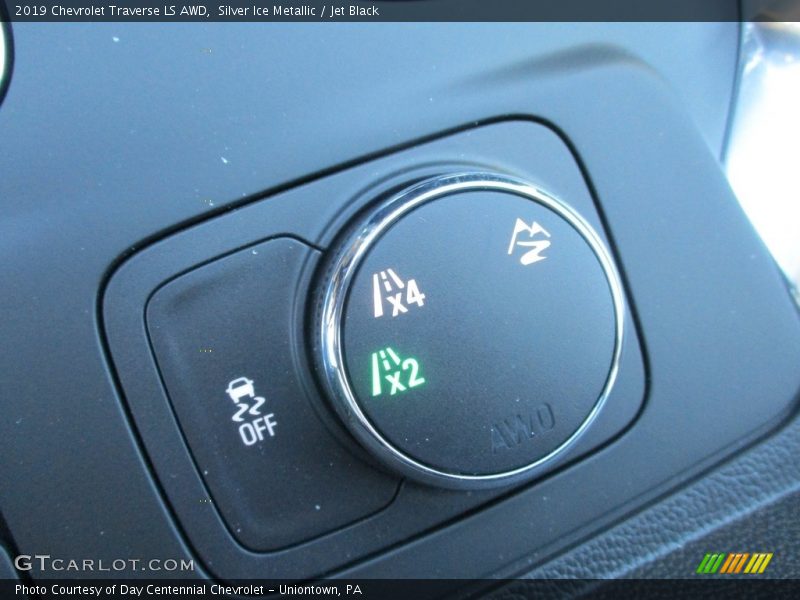 Silver Ice Metallic / Jet Black 2019 Chevrolet Traverse LS AWD