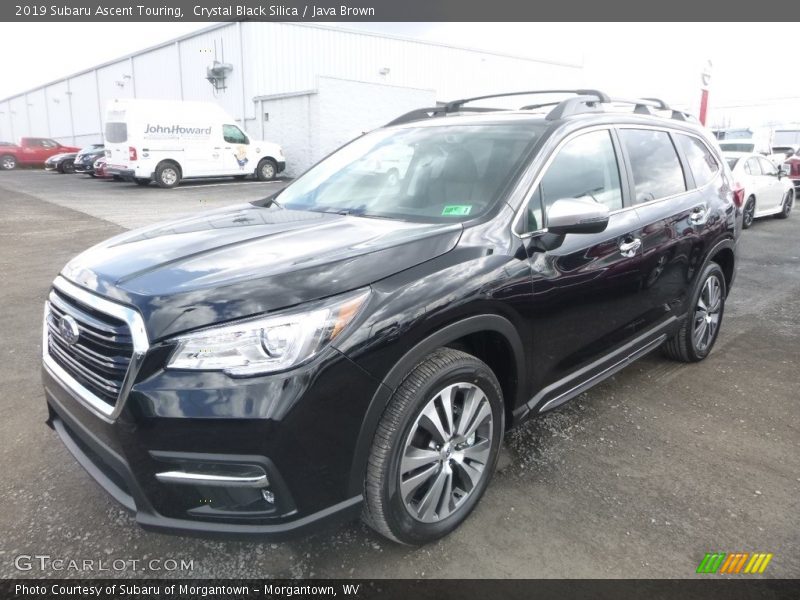 Front 3/4 View of 2019 Ascent Touring