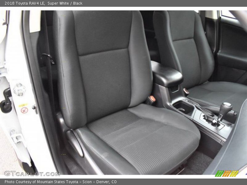 Super White / Black 2018 Toyota RAV4 LE