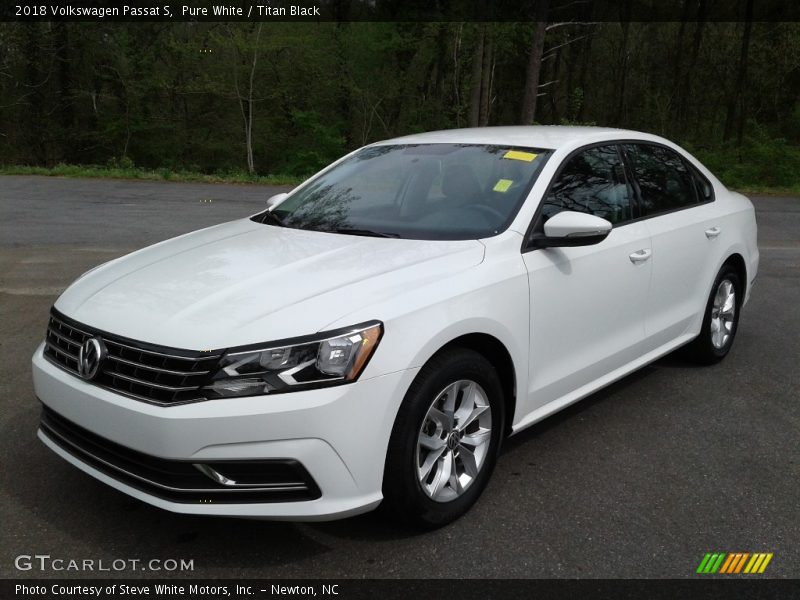 Pure White / Titan Black 2018 Volkswagen Passat S