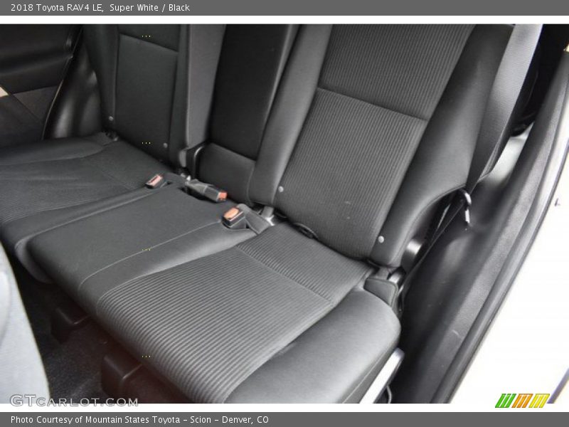 Super White / Black 2018 Toyota RAV4 LE