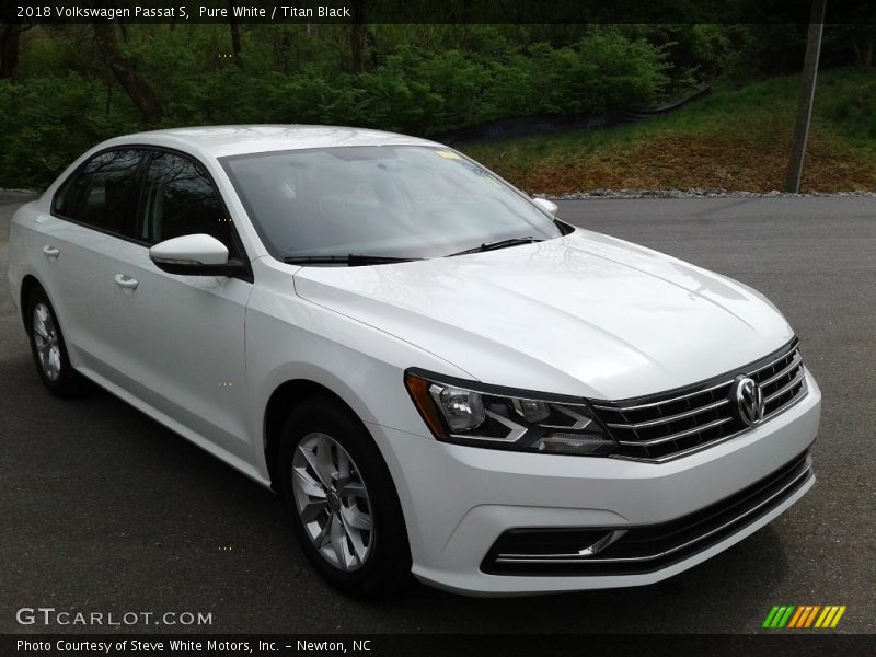 Pure White / Titan Black 2018 Volkswagen Passat S