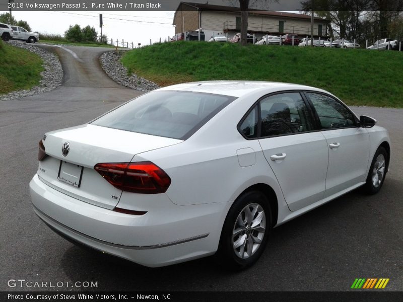 Pure White / Titan Black 2018 Volkswagen Passat S