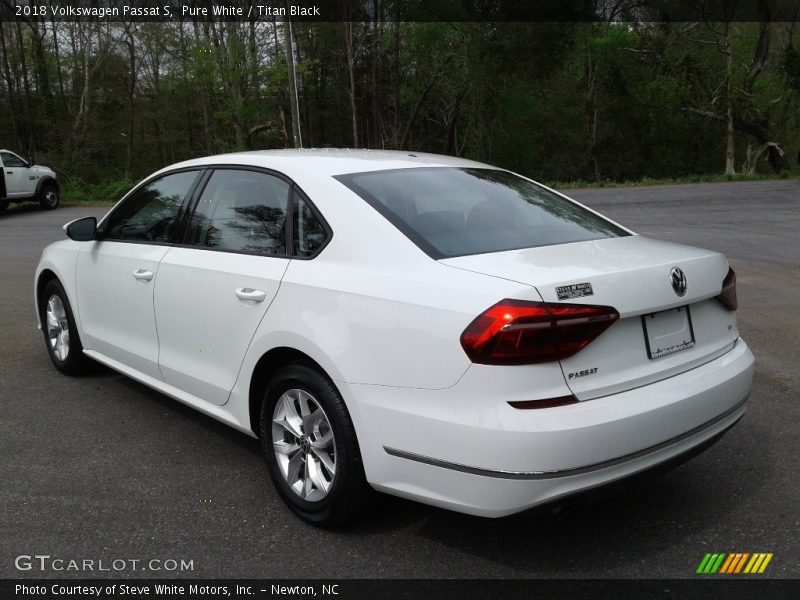 Pure White / Titan Black 2018 Volkswagen Passat S