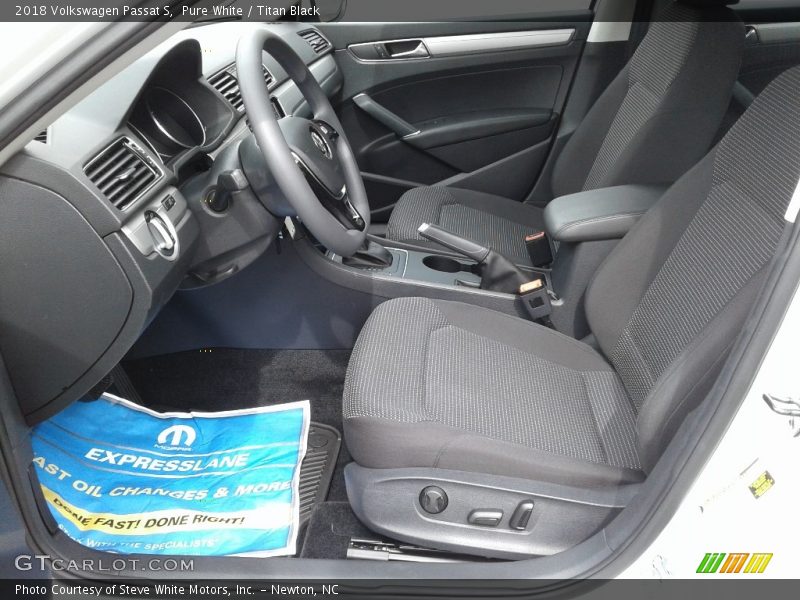 Pure White / Titan Black 2018 Volkswagen Passat S