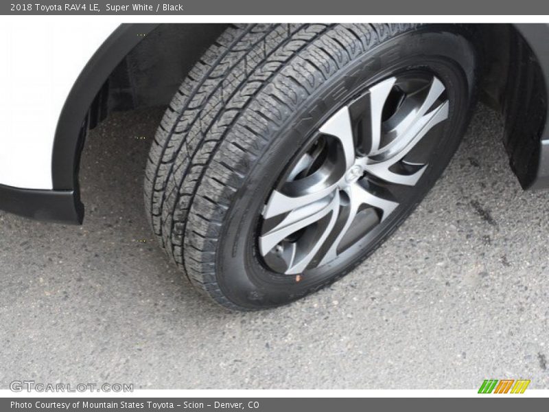 Super White / Black 2018 Toyota RAV4 LE