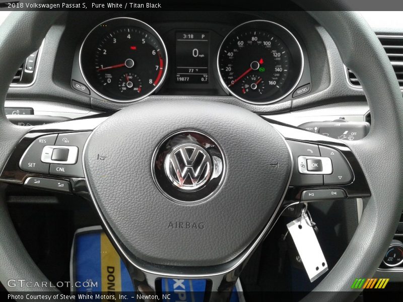 Pure White / Titan Black 2018 Volkswagen Passat S