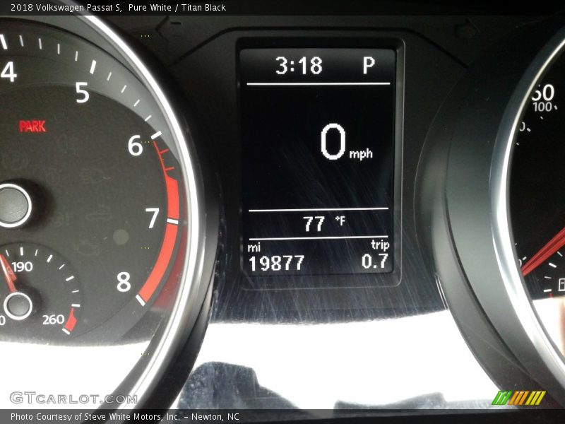 Pure White / Titan Black 2018 Volkswagen Passat S