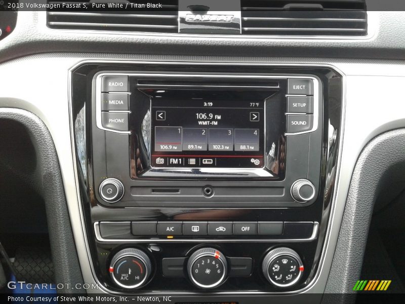Pure White / Titan Black 2018 Volkswagen Passat S