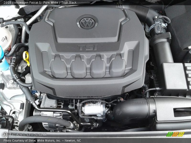 Pure White / Titan Black 2018 Volkswagen Passat S