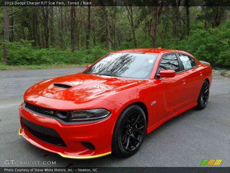 Front 3/4 View of 2019 Charger R/T Scat Pack
