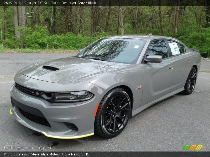 Front 3/4 View of 2019 Charger R/T Scat Pack