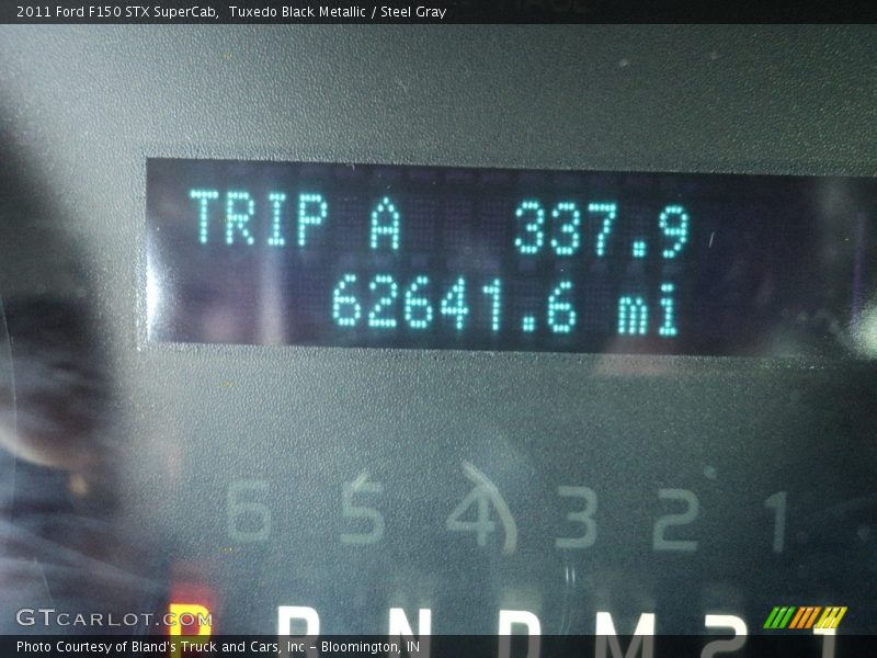 Tuxedo Black Metallic / Steel Gray 2011 Ford F150 STX SuperCab
