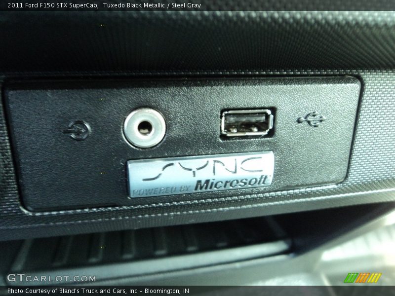 Tuxedo Black Metallic / Steel Gray 2011 Ford F150 STX SuperCab